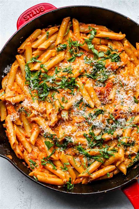 One Pan Creamy Tomato Pasta - Dishing Out Health