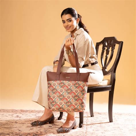 Tote Bags: Buy Best Tote Bags Online at Great Prices - Zouk