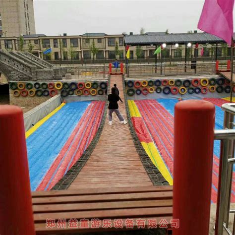 网红桥不仅可以搭配气垫还可以搭配水池 - 产品知识 - 郑州益童游乐设备有限公司