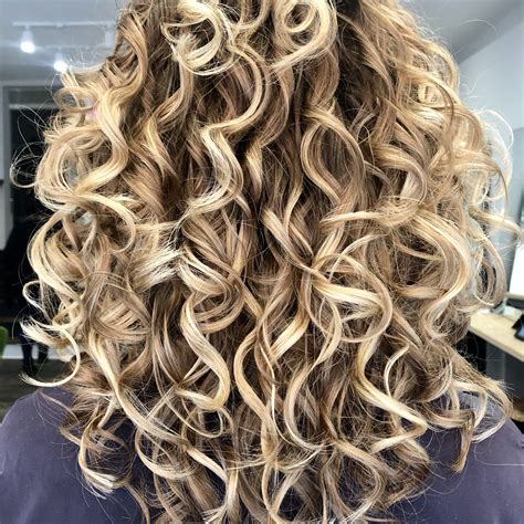 14 loose perm looks that will persuade you to try the trend – Artofit