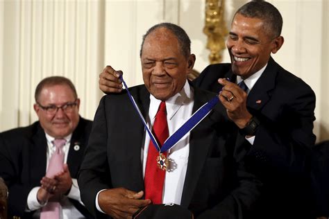 'What an incredible tapestry': Obama honors 17 with Medal of Freedom ...