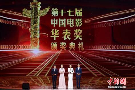 刘烨和易烊千玺“华表奖颁奖典礼”上，让严肃的场面一下子变得轻松起来 - 娱乐资讯(存满娱乐网)