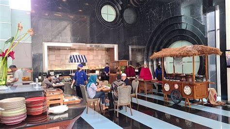 MERLYNN PARK HOTEL (Jakarta) - Hotel Reviews, Photos, Rate Comparison ...