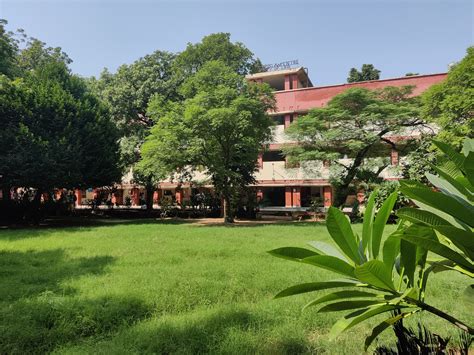 Home [lawfaculty.du.ac.in]