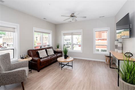 LINCOLN PARK FLATS | Apartments For Rent