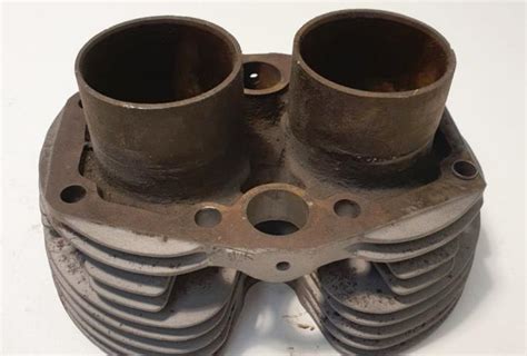 Triumph 3TA T21 T90 Cylinder 350 cc +40 used with new Pistons +60 ...