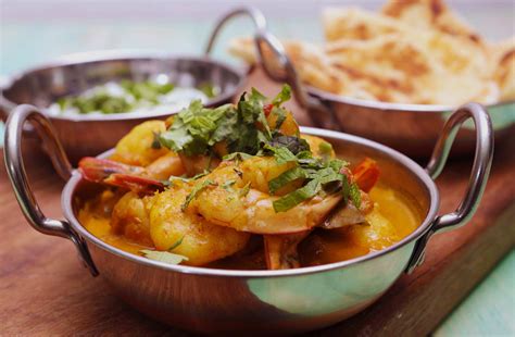Cheats Prawn Curry with Raita and Yoghurt Naan - Jalna Yoghurt