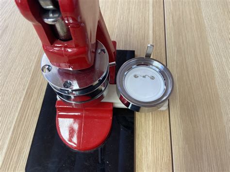 How to Use a Button Maker 的图像结果