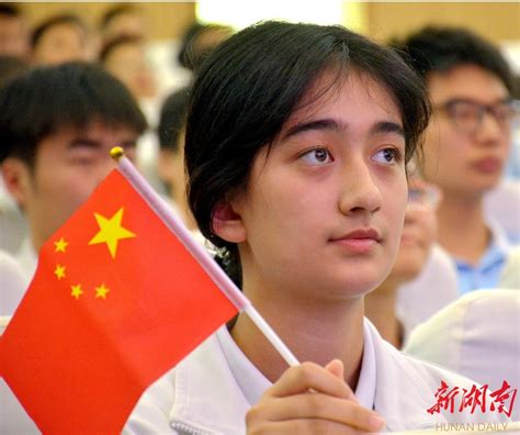 我和祖国同在——周南中学新疆班学生集体观看新中国成立70周年大阅兵 - 幼儿教育 - 新湖南