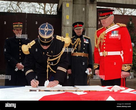 Lieutenant colonel michael scott hi-res stock photography and images ...