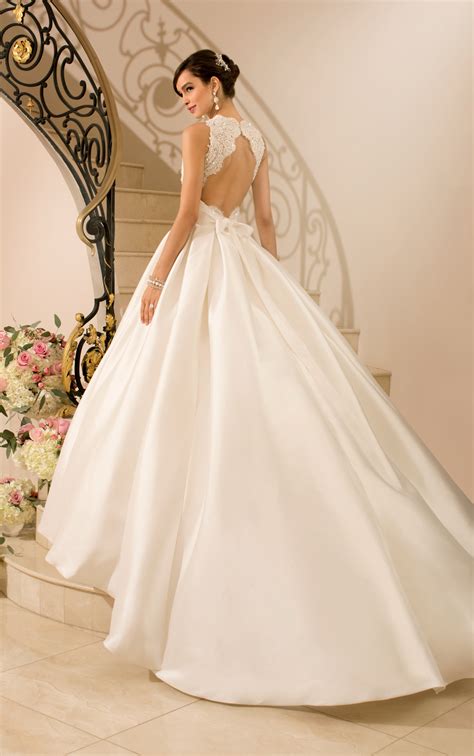 Lacy Wedding Dress Elegant