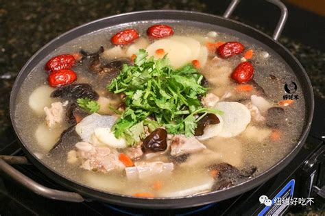 法拉盛这锅暖热的羊排汤，是雪天最治愈的良方！围炉烤肉喝汤走起~