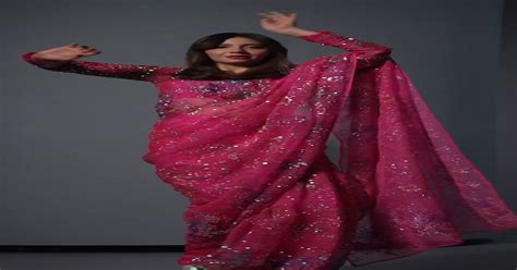 Mahira Khan Pays Homage To Parveen Babi In New Photoshoot