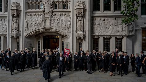 Striking Defense Lawyers in U.K. Agree to Return to Work - The New York ...
