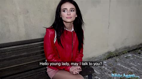 스타킹을 찢고 밖에서 보지를 따먹히는 공무원 | xHamster