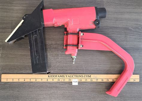 AIR POWERED FLOORING CLEAT NAILER / STAPLER - Kidd Family Auctions