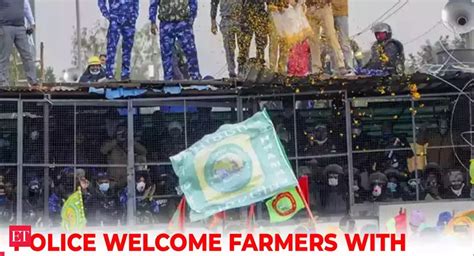 Police welcome farmers with flower petals at Punjab-Haryana border ...