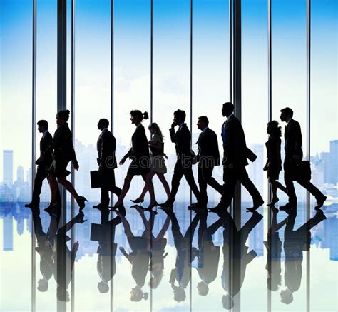 Corporate People Walking 的图像结果