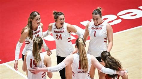 Wisconsin volleyball vs Texas Longhorns live tracker, score updates