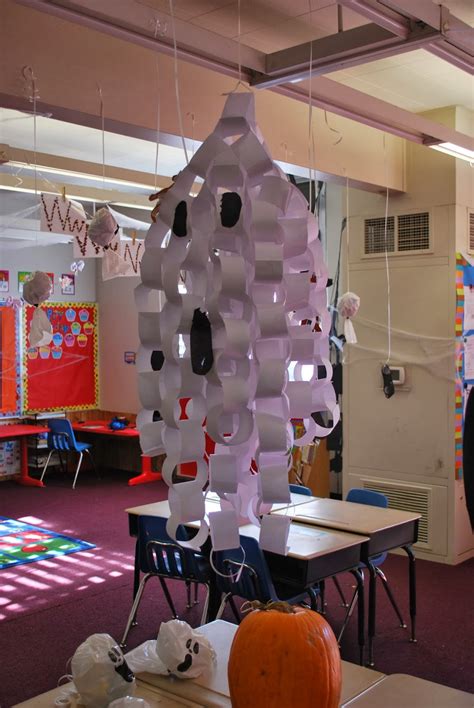Reinventing Nadine: Handmade Classroom Halloween Decorations