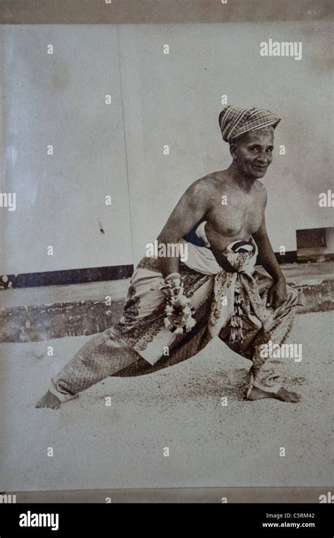 Maldives Local People 的图像结果