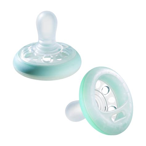 Tommee Tippee Breast-like Night Pacifier Pack of 2 with Glow in the ...