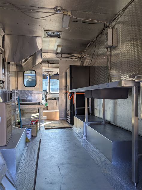 Custom Food Truck — Dragon Food Equipment Inc.