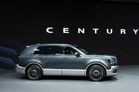 View Photos of the Toyota Century SUV