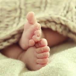 【宝宝睡觉流口水】宝宝流口水是怎么回事_辨别疾病引起的流口水_育儿百科_育儿网