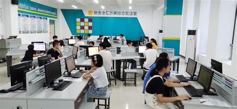 桂林电子科技大学北海校区2017年迎新采访_哔哩哔哩_bilibili