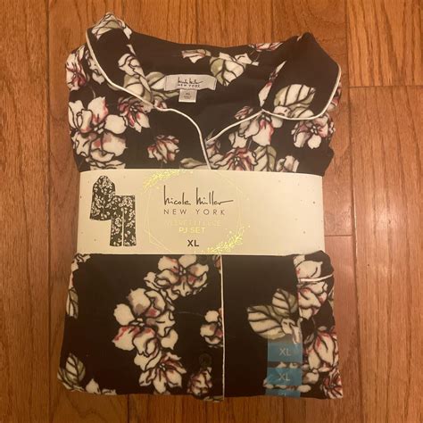 nicole miller velvet fleece pj set - Depop