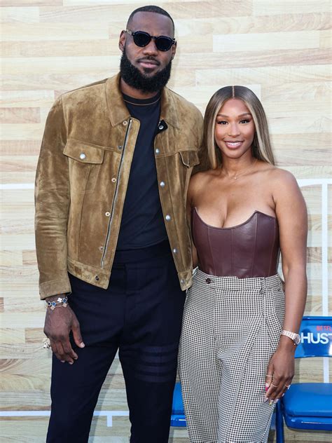 Lebron James Wife, Savannah James, And Daughter Pose In Sweet Photo ...