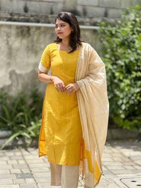 MANJAL VEYIL – AarBee Attires