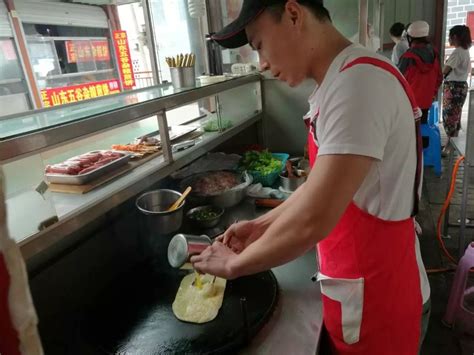 【创业故事】24岁小伙在靖江卖鸡蛋灌饼月入3万，称：不想做“网红”_创业故事_泰州广播电视台