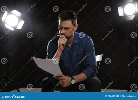 Professional Actor Reading a Script 的图像结果