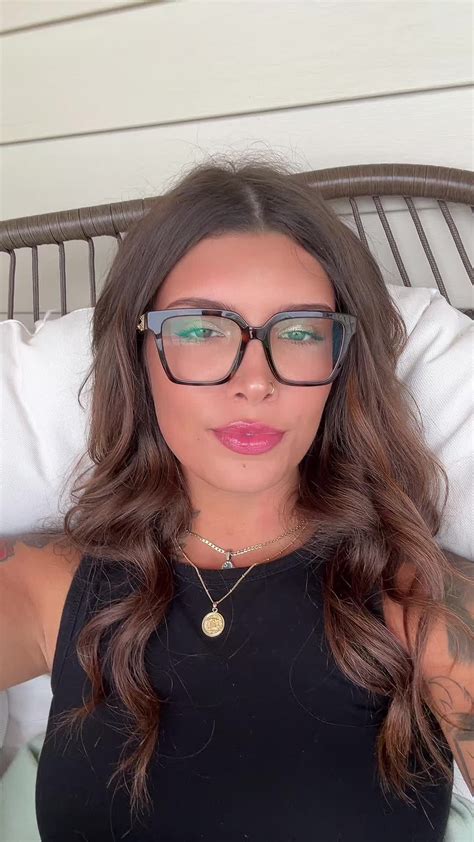 Miya (@miyaacacia) - Urlebird