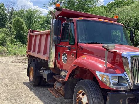 2005 International 7400 | AllSurplus