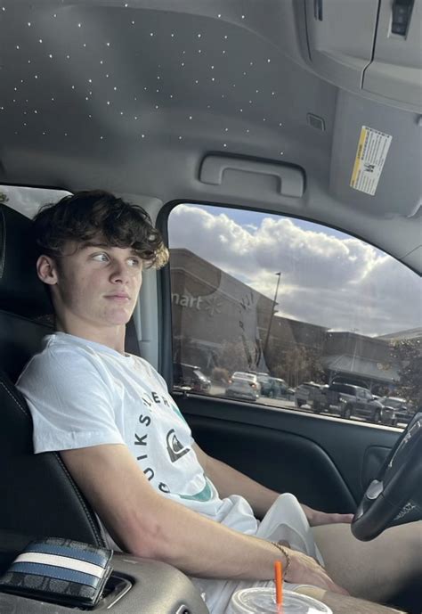 so like who’s gonna send me birthday money? 🥲 : r/YoungGuysGoneWild