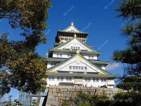 Premium Photo | Osaka castle scenery from osaka castle park