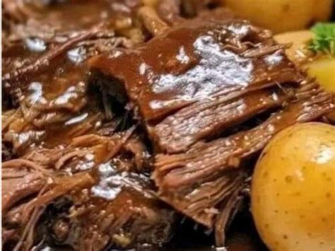 A bowl of slow cooker pepper steak, served over white rice