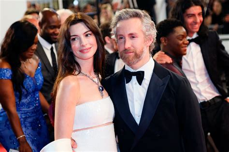 Who are Anne Hathaway’s husband and kids? The low-profile Oscar-winning ...
