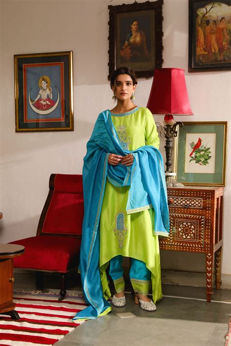 Mehandi Ceremony Outfits – Agashe Store – AGASHE