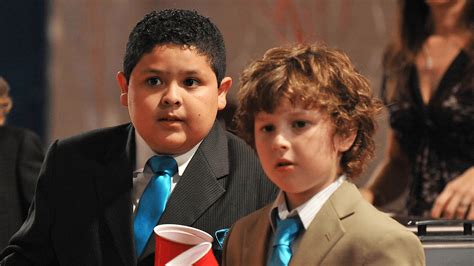 Watch Modern Family S2 Episode 10 on Disney+