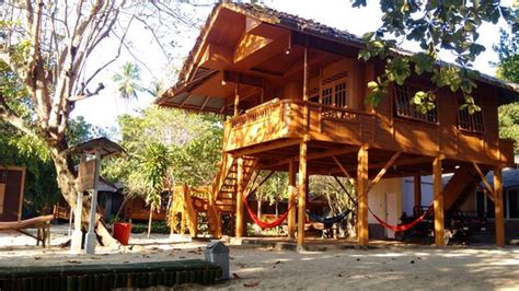JONATHS COTTAGE (Bunaken Island) - Specialty Inn Reviews & Photos ...