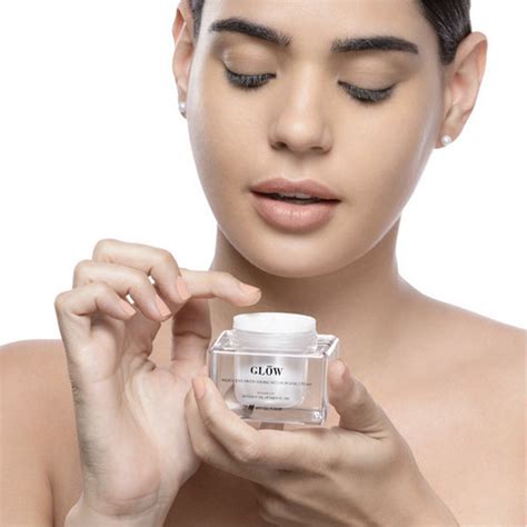 MyGlamm GLOW Iridescent Brightening Moisturising Cream - Price in India ...