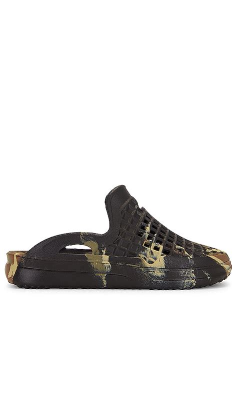 Lusso Cloud Scenario Slide in Woodland Camo | REVOLVE