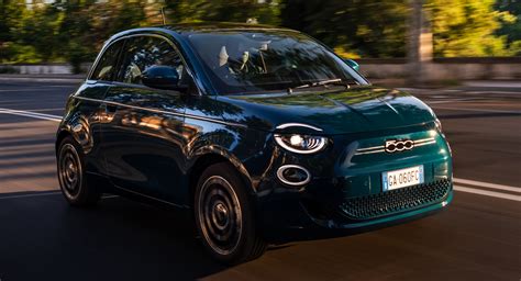Fiat's New Electric 500 Hatchback Debuts In Special 'La Prima' Edition ...