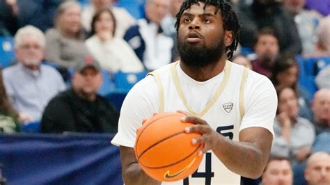 Seth Wilson follows advice from Akron basketball coach John Groce