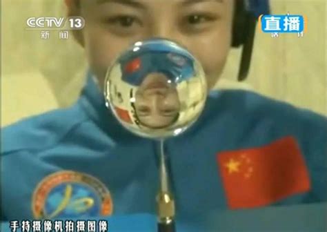 中国首位女航天员_新浪新闻