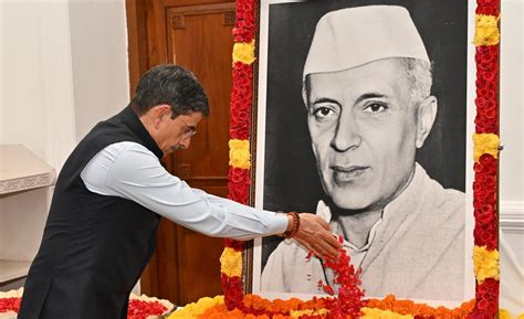 ஜவஹர்லால் நேரு 134-வது பிறந்தநாள்: ஆளுநர், தலைவர்கள் மரியாதை ...